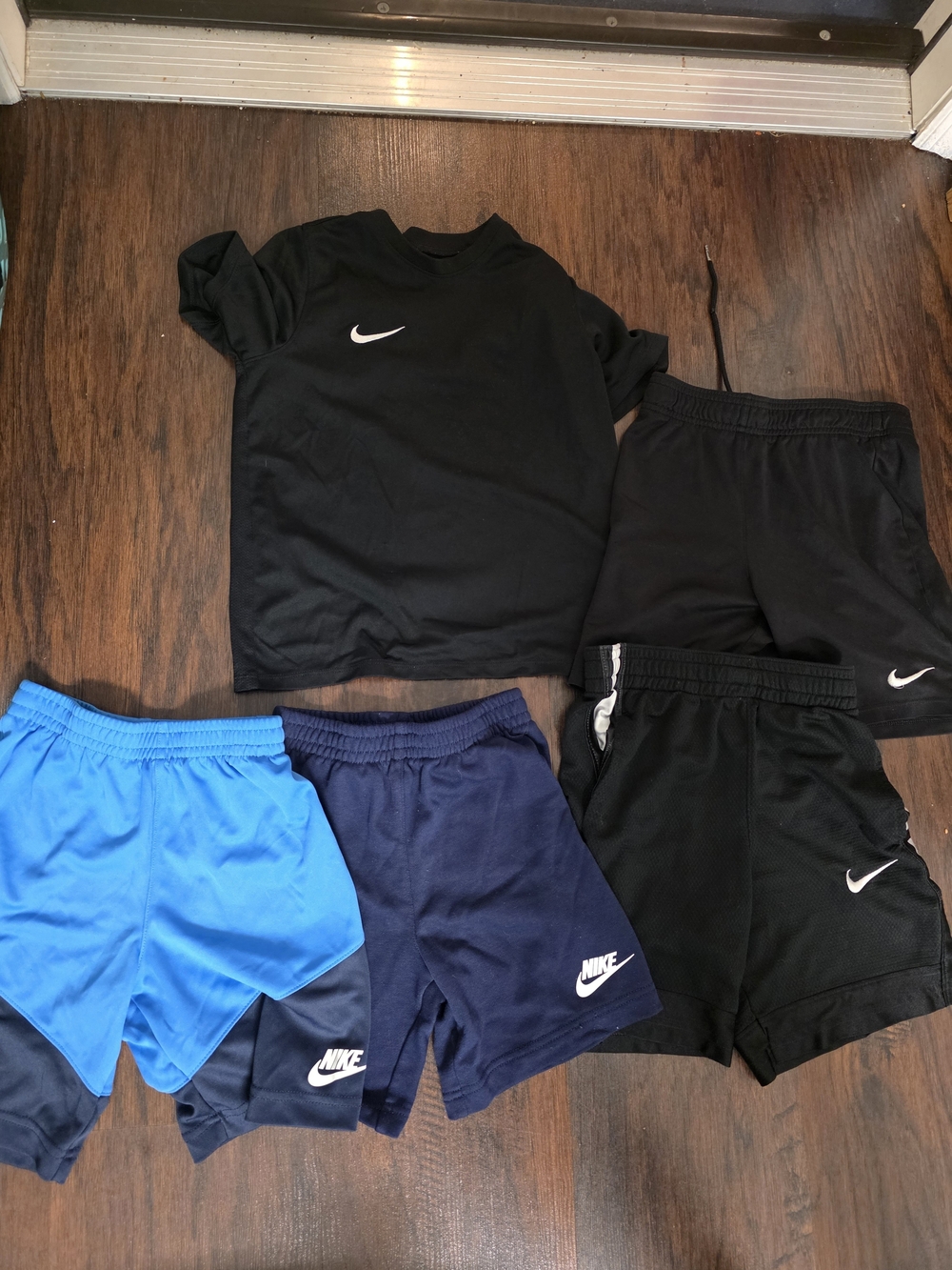 Nike Kids Black Amd Blue Tee And Shorts Lot Of 5 Size 6-7